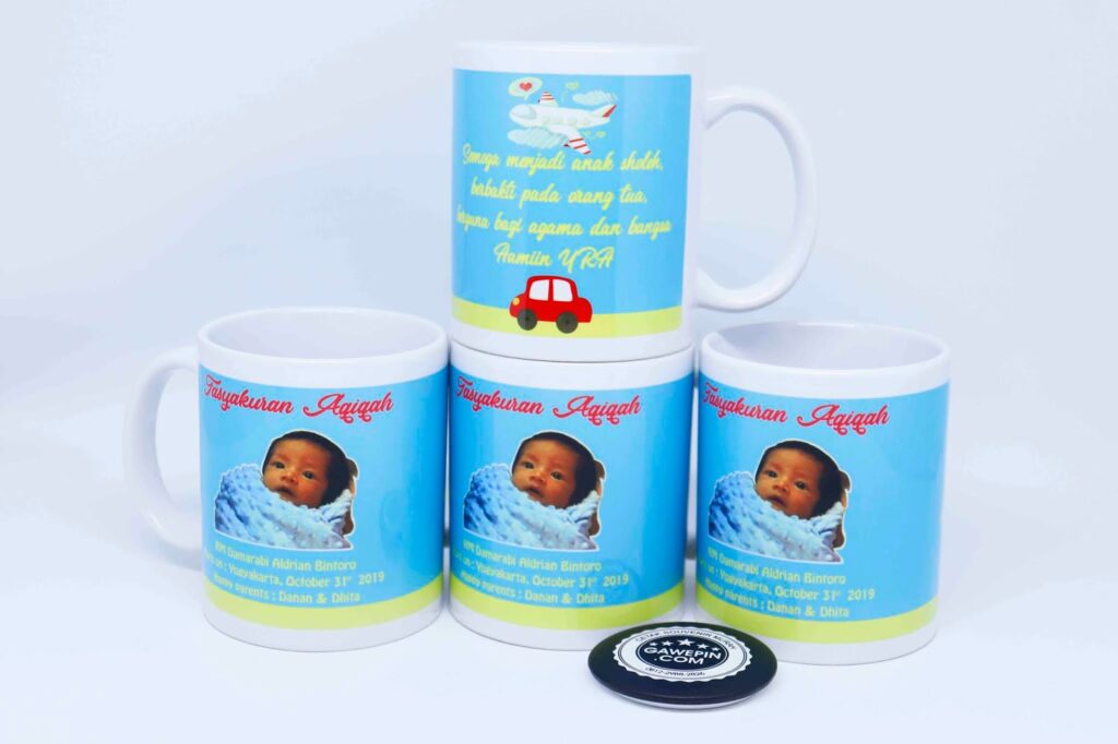 Souvenir aqiqah sederhana mug dan tumblr. Sumber Cetakmugmurah